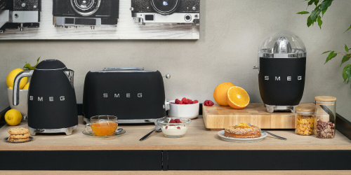 Соковыжималка SMEG CJF01BLMEU