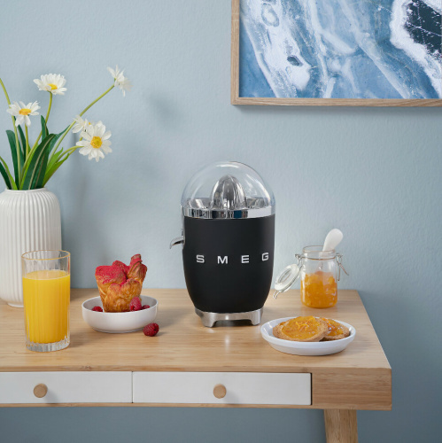 Соковыжималка SMEG CJF01BLMEU