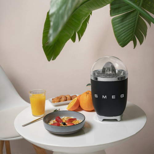 Соковыжималка SMEG CJF01BLMEU